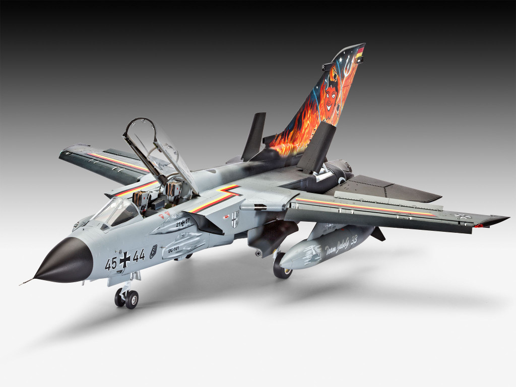 R03987 – Военен изтребител – Panavia Tornado IDS
